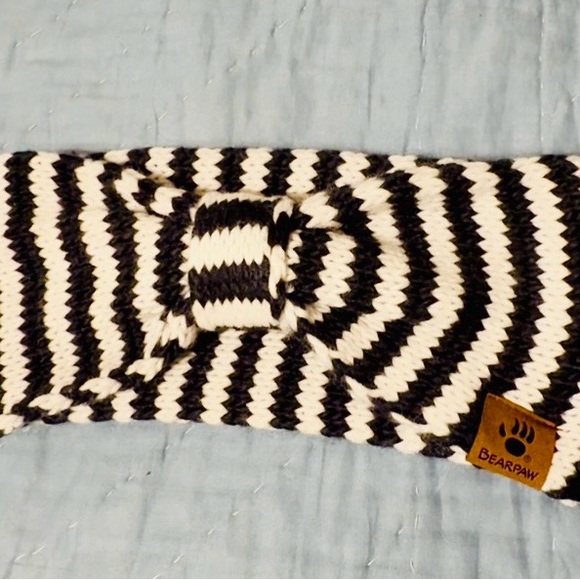 Bearpaw white/blk knit headband w/bow, gently used. - Picture 1 of 6